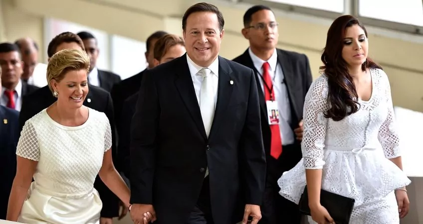 Juan Carlos Varela walkign to his inauguration ceremony as president of Panama