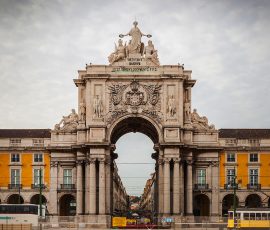 Real Estate in Lisbon includes landmarks like the grand Arco Triunfal.