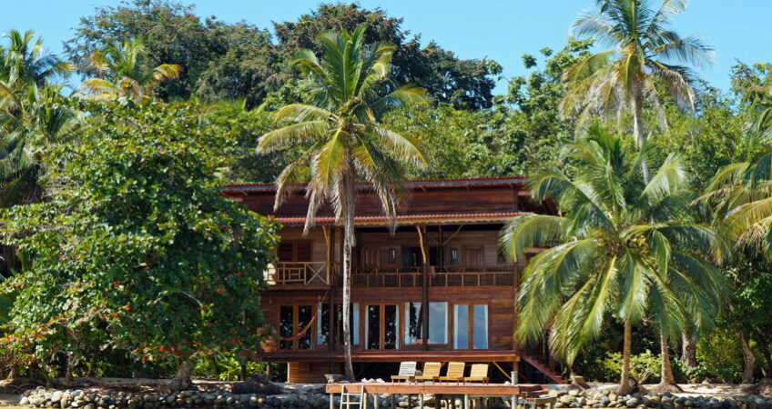 house by sea panama