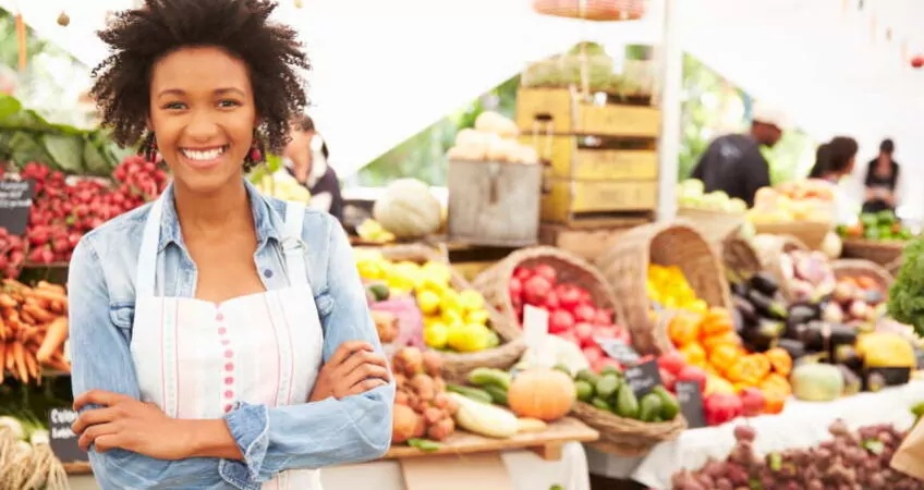 lady selling at farmers market