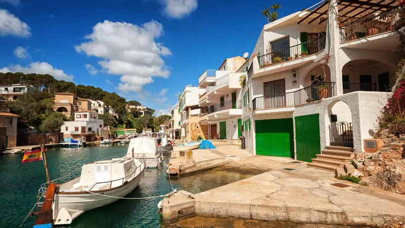 Traditional white Spanish villas in Cala Figuera on Mediterranean Sea, Mallorca, Spain.