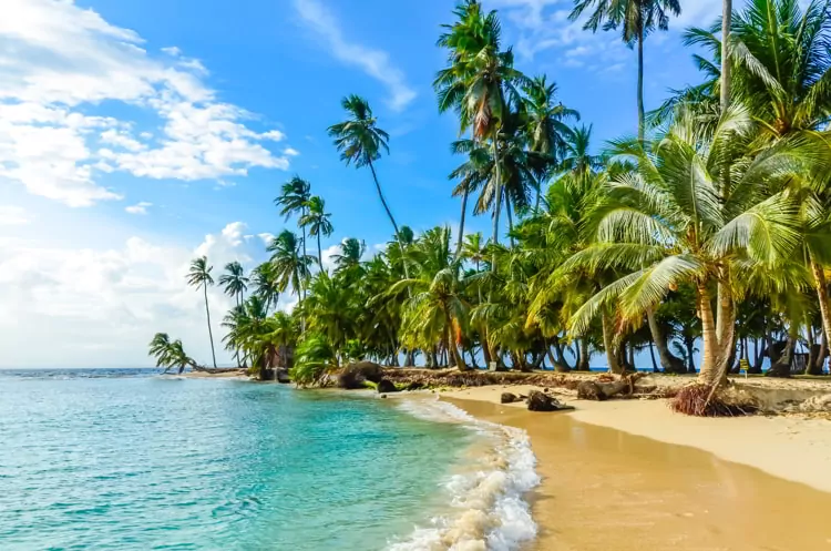 Beautiful lonely beach in caribbean San Blas island, Kuna Yala, Panama