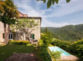 Beautiful Italian farmhouse in Tuscany surrounded by nature with a large garden
