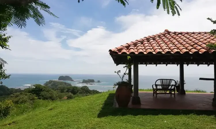 Ocean Views… A Beach Bar… And Getting In Early. los islotes